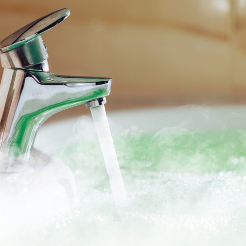 Water,Tap,Pouring,Hot,Water,In,A,Bath,Tub,With